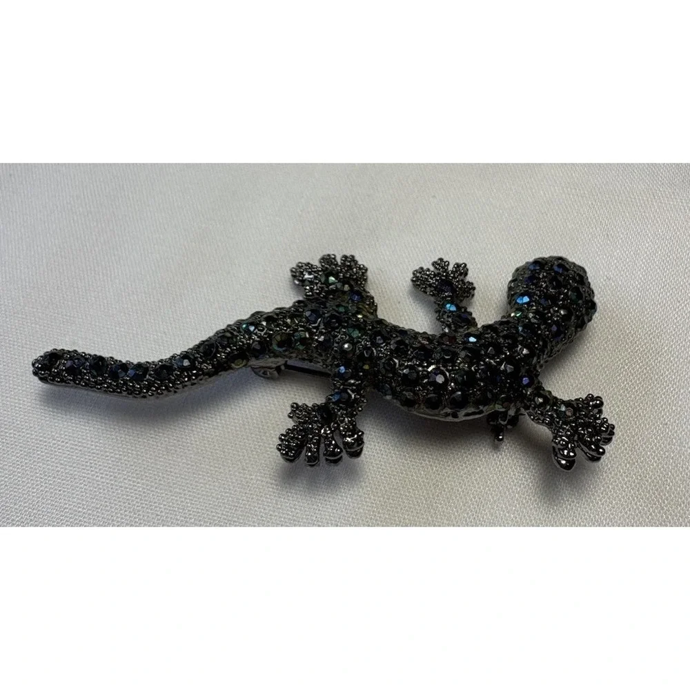 Vintage Sparkling Gecko Lizard Brooch Pin Estate Gift Boxed Iridescent Crystals